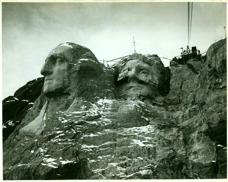 Mount-Rushmore/800x600_Mount_Rushmore construction 16.jpg